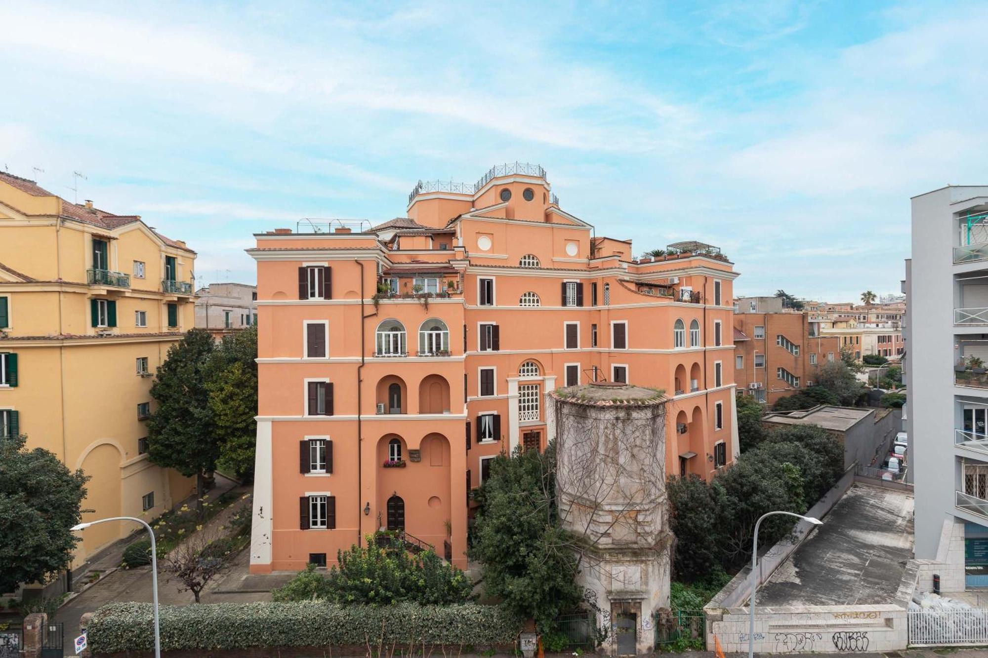 Colosseum Bright By Romeloft *